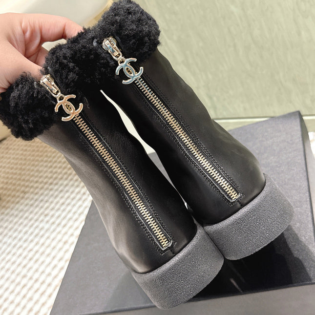 CHANEL 25S CALF-HIGH BOOTS IN BLACK CALFSKIN LINED WITH SHEEPSKIN