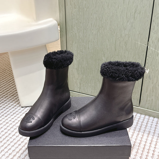 CHANEL 25S CALF-HIGH BOOTS IN BLACK CALFSKIN LINED WITH SHEEPSKIN