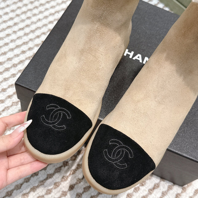 CHANEL 25S CALF-HIGH BOOTS IN BLACK AND BEIGE SUEDE LINED WITH SHEEPSKIN