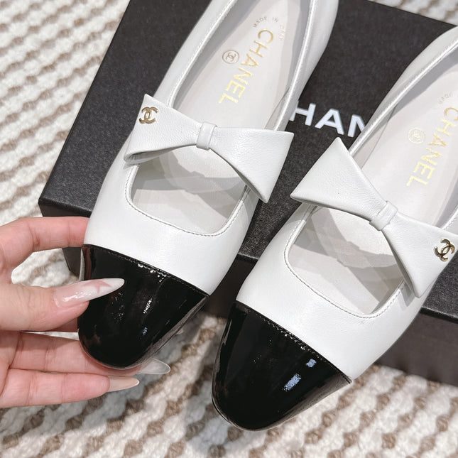 CHANEL 25S MARY JANE BALLET FLATS IN WHITE LAMBSKIN BLACK PATENT CAP TOE WITH BOW