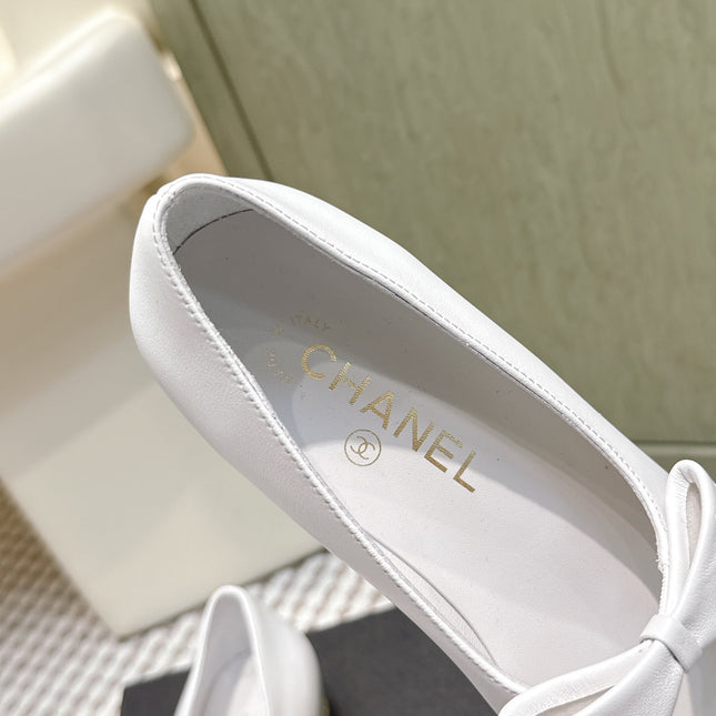 CHANEL 25S MARY JANE BALLET FLATS IN WHITE LAMBSKIN BLACK PATENT CAP TOE WITH BOW