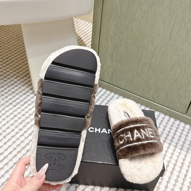 CHANEL 25S FLUFFY SLIDERS IN BEIGE AND BROWN