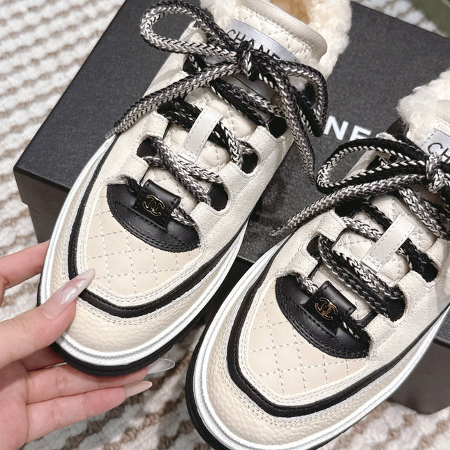 CHANEL 25S THICK-SOLE SNEAKERS IN WHITE AND BLACK CALFSKIN WITH FUR LINING