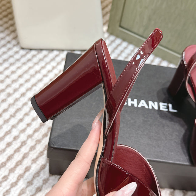 CHANEL 25S HIGH-HEELED SQUARE-TOE SLINGBACK 90MM IN DARK RED AND WHITE CALFSKIN