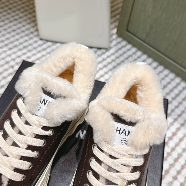 CHANEL 25S THICK-SOLE SNEAKERS 60MM IN DARK BROWN AND BEIGE CALFSKIN WITH FUR LINING