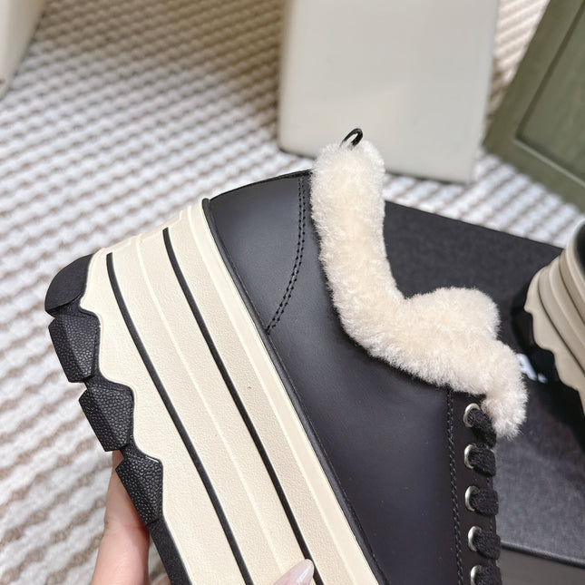 CHANEL 25S THICK-SOLE SNEAKERS 60MM IN BLACK AND BEIGE CALFSKIN WITH FUR LINING