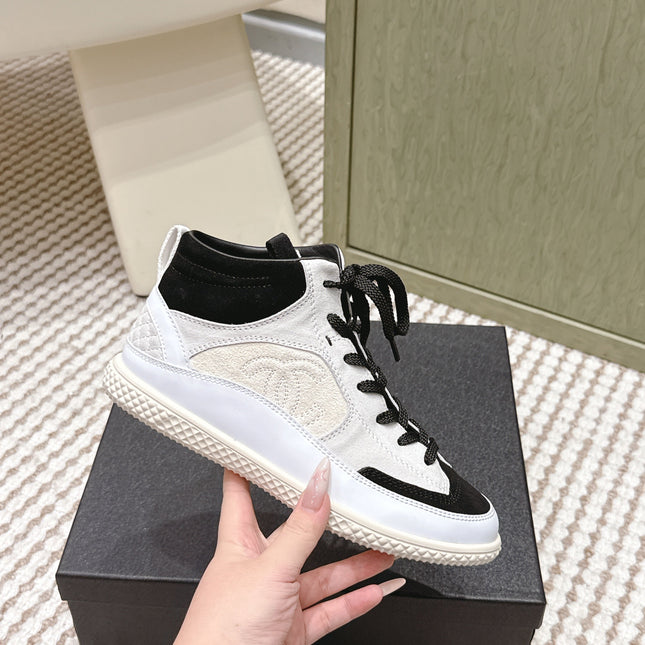 CHANEL 25S HIGH-TOP SNEAKERS IN BLACK AND WHITE CALFSKIN AND SUEDE