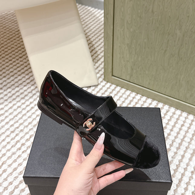 CHANEL 25S MARY JANE FLAT IN BLACK PATENT CALFSKIN WITH BLACK VELVET CAP TOE