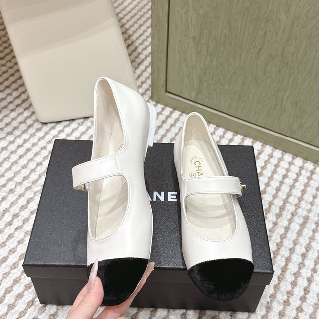 CHANEL 25S MARY JANE FLAT IN WHITE LAMBSKIN WITH BLACK VELVET CAP TOE