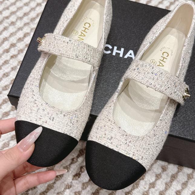 CHANEL 25S MARY JANE FLAT IN WHITE TWEED WITH BLACK CAP TOE GOLD HARDWARE