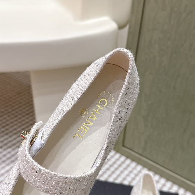 CHANEL 25S MARY JANE FLAT IN WHITE TWEED WITH BLACK CAP TOE GOLD HARDWARE