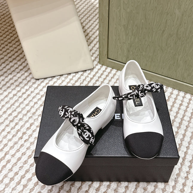 CHANEL 25S MARY JANES IN WHITE AND BLACK SHEARLING AND GROS GRAIN