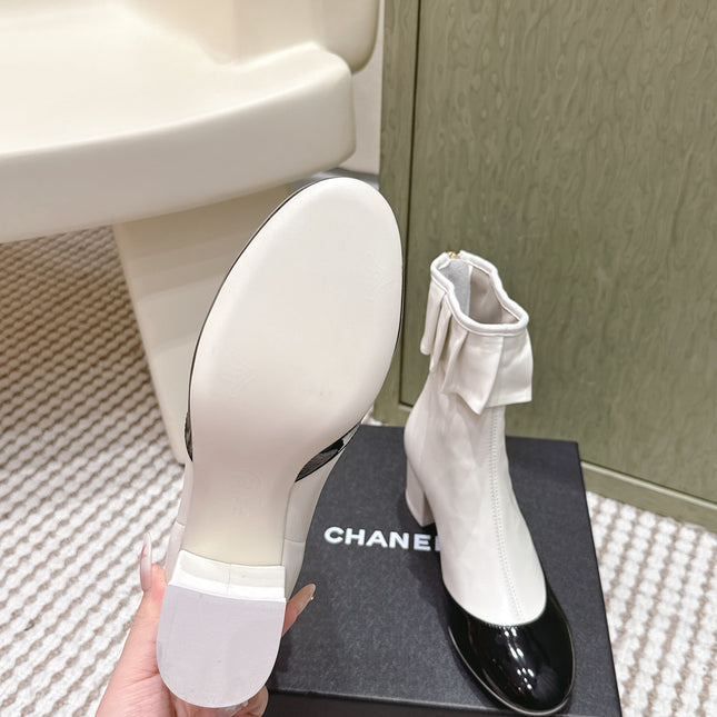 CHANEL 25S ANKLE BOOTS IN  WHITE CALFSKIN AND BLACK GLOSSY TOE RUCHED