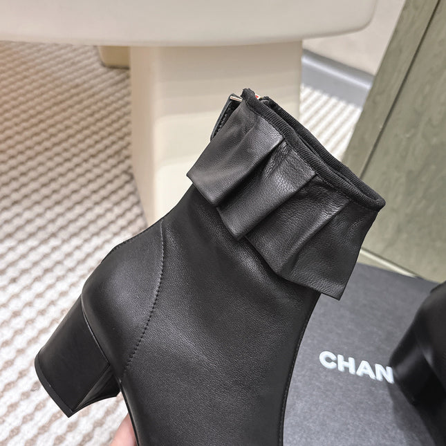 CHANEL 25S ANKLE BOOTS IN BLACK CALFSKIN GLOSSY TOE RUCHED