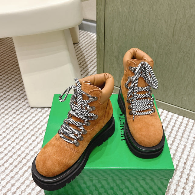 BOTTEGA VENETA 26S LUG ANKLE BOOTS IN BROWN SUEDE