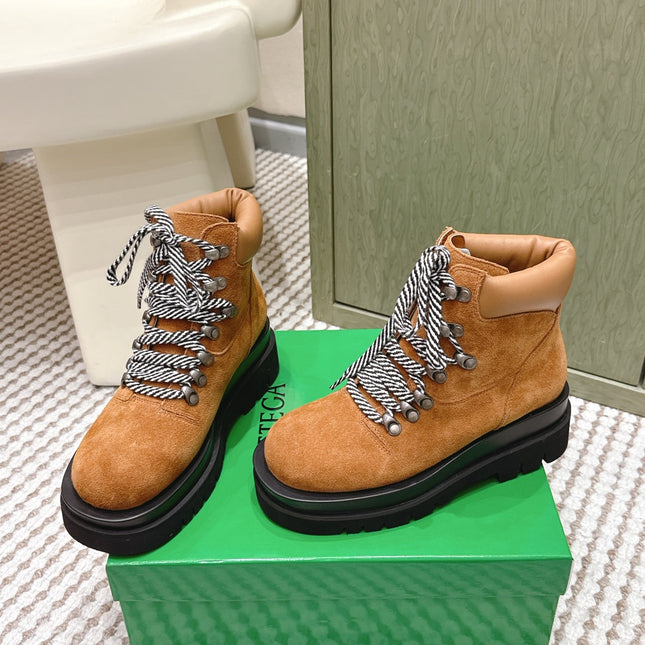 BOTTEGA VENETA 26S LUG ANKLE BOOTS IN BROWN SUEDE