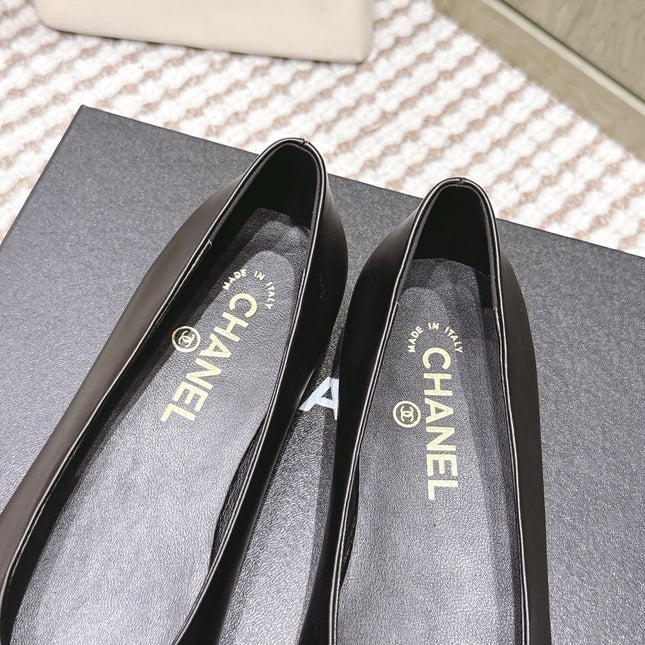 CHANEL 25S BALLET FLAT ROUND TOE IN BLACK SHEEPSKIN WITH CAMELLIA