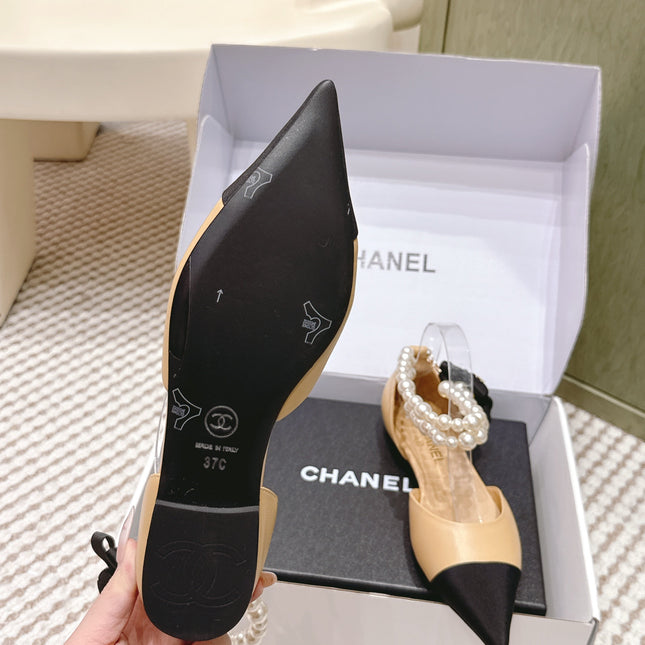 CHANEL 25S ESPADRILLE FLATS IN BEIGE AND BLACK CALFSKIN WITH PEARL STRAP