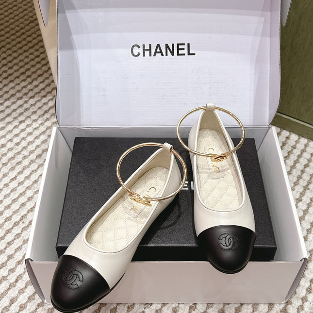 CHANEL 25S BALLERINA SHOES IN WHITE AND BLACK CALFSKIN GOLD HARDWARE