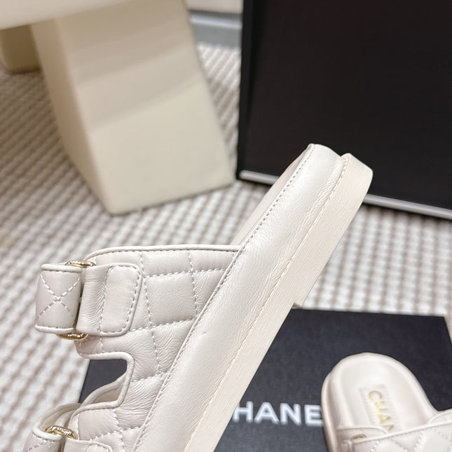 CHANEL 26S SANDALS IN CREAM WHITE CALFSKIN