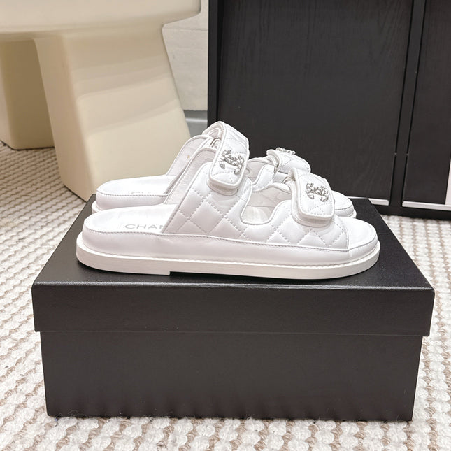 CHANEL 26S SANDALS IN WHITE CALFSKIN
