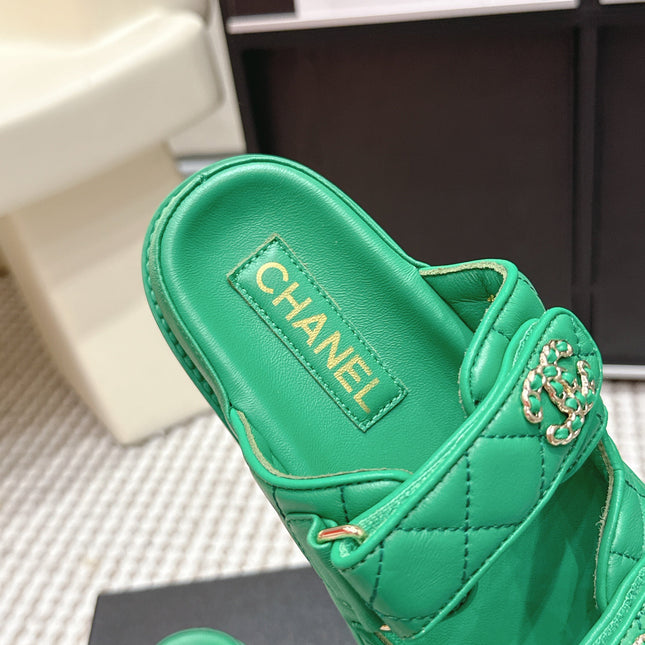 CHANEL 26S SANDALS IN GREEN CALFSKIN