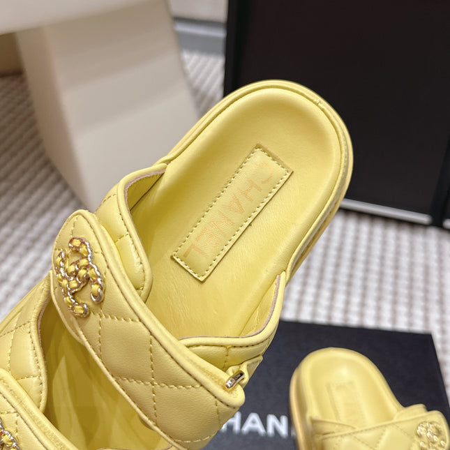 CHANEL 26S SANDALS IN YELLOW CALFSKIN