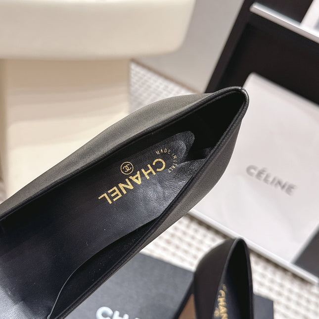 CHANEL 26S HIGH HEELS 95 MM IN BLACK CALFSKIN WITH GOLD-TONE CC LOGO