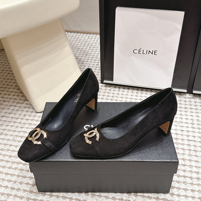 CHANEL 26S HIGH HEELS 75 MM IN BLACK SUEDE WITH GOLD-TONE CC LOGO