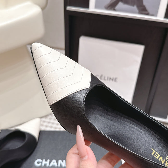 CHANEL 26S HIGH HEELS IN BLACK LAMBSKIN WITH WHITE CHEVRON-QUILTED TOE