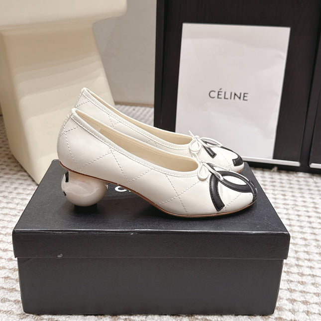 CHANEL 26S PEARL HIGH HEELS 55 MM IN WHITE CALFSKIN WITH BLACK CC LOGO