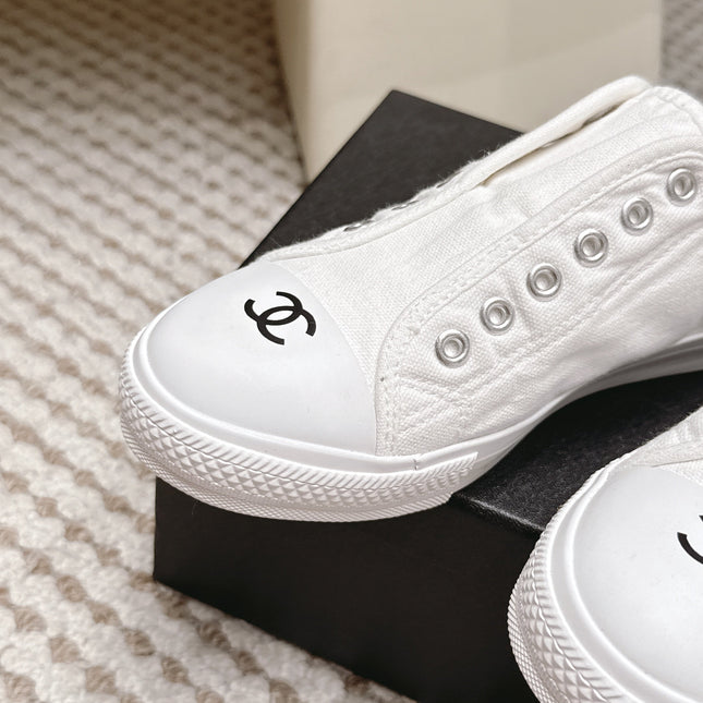 CHANEL 26S SNEAKERS IN WHITE CANVAS