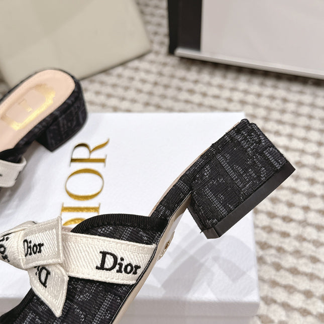 DIOR 26S CLOSED-TOE LOW-HEEL MULE IN BLACK OBLIQUE JACQUARD WITH BOW