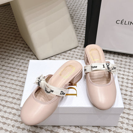 DIOR 26S CLOSED-TOE LOW-HEEL MULE IN LIGHT PINK CALFSKIN WITH BOW