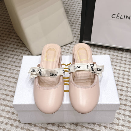 DIOR 26S CLOSED-TOE LOW-HEEL MULE IN LIGHT PINK CALFSKIN WITH BOW