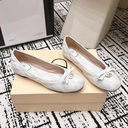 VALENTINO 26S QUILTED BALLET FLATS IN CREAM WHITE LAMBSKIN