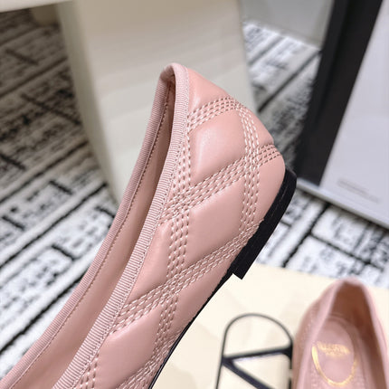 VALENTINO 26S QUILTED BALLET FLATS IN LIGHT PINK LAMBSKIN