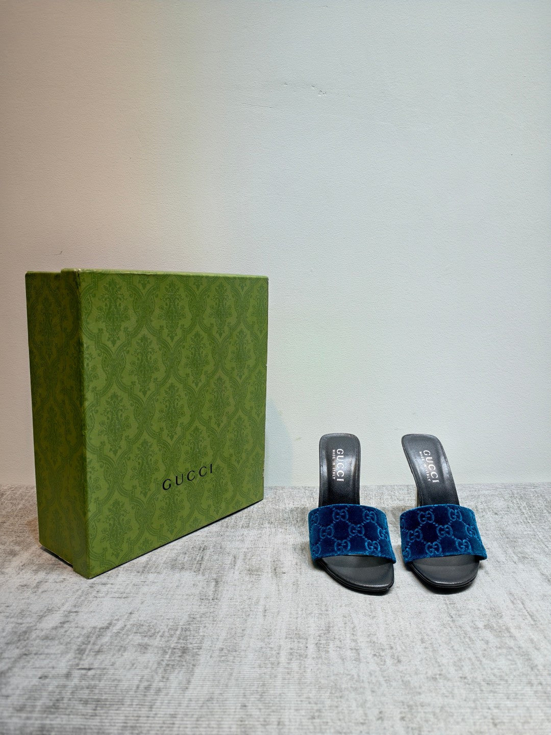 GUCCI 26S MULE SANDALS 110MM IN ROYAL BLUE VELVET GG EMBOSSED