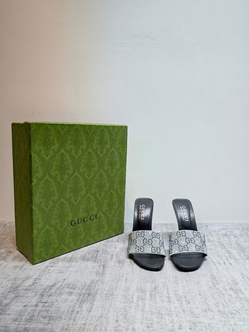 GUCCI 26S MULE SANDALS 110MM IN SILVER SATIN CRYSTAL GG