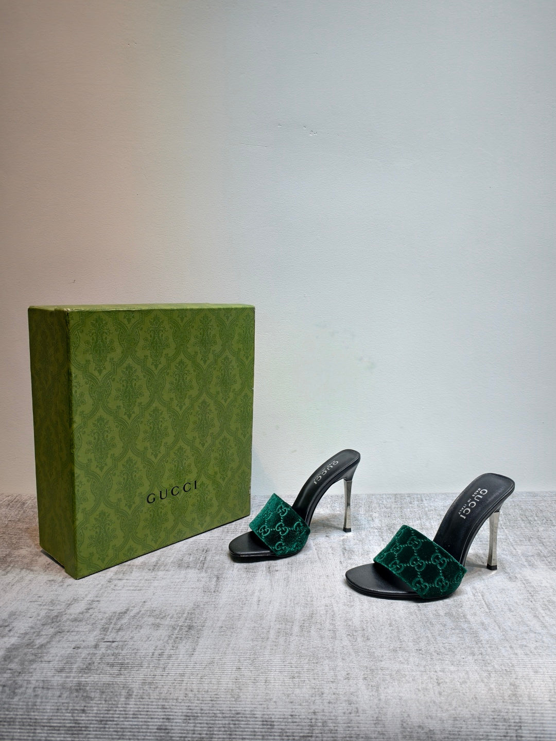 GUCCI 26S MULE SANDALS 110MM IN DARK GREEN VELVET GG EMBOSSED