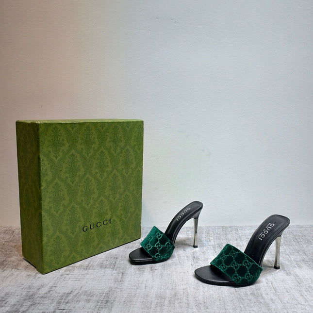 GUCCI 26S MULE SANDALS 110MM IN DARK GREEN VELVET GG EMBOSSED
