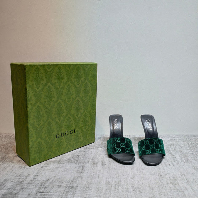 GUCCI 26S MULE SANDALS 110MM IN DARK GREEN VELVET GG EMBOSSED