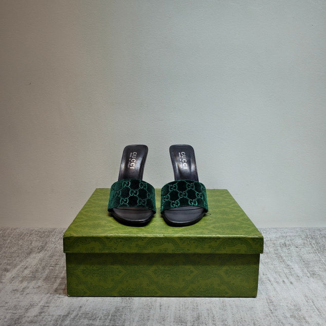 GUCCI 26S MULE SANDALS 110MM IN DARK GREEN VELVET GG EMBOSSED