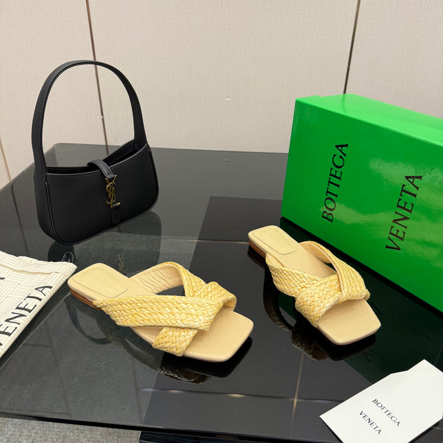 BOTTEGA VENETA 26S SANDALS IN LIGHT YELLOW CALFSKIN AND RAFFIA