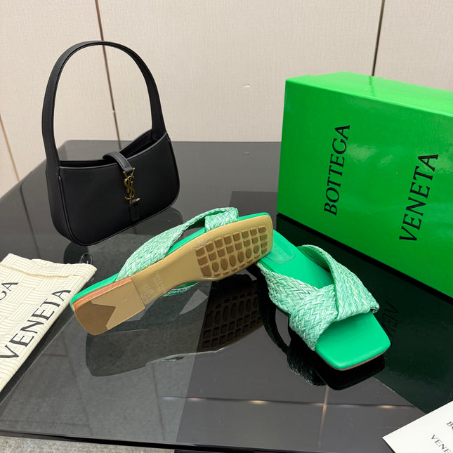 BOTTEGA VENETA 26S SANDALS IN MINT GREEN CALFSKIN AND RAFFIA