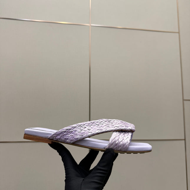 BOTTEGA VENETA 26S SANDALS IN LIGHT PURPLE CALFSKIN AND RAFFIA