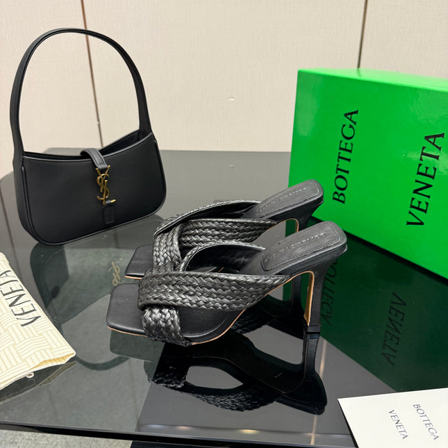 BOTTEGA VENETA 26S HEELED SANDALS 95 MM IN BLACK CALFSKIN AND RAFFIA