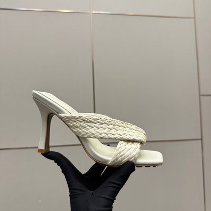 BOTTEGA VENETA 26S HEELED SANDALS 95 MM IN CREAM WHITE CALFSKIN AND RAFFIA