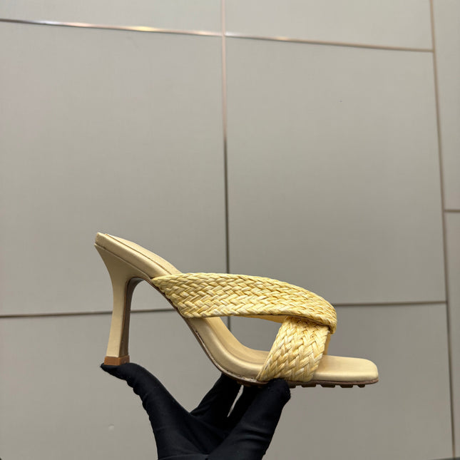 BOTTEGA VENETA 26S HEELED SANDALS 95 MM IN LIGHT YELLOW CALFSKIN AND RAFFIA