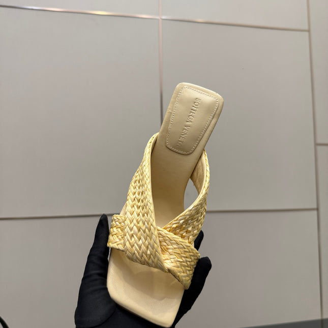 BOTTEGA VENETA 26S HEELED SANDALS 95 MM IN LIGHT YELLOW CALFSKIN AND RAFFIA